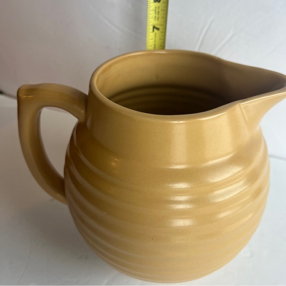 Pitcher Over and Back ceramic Beehive Shape sangria Water Heavy Thanksgiving - Picture 3 of 3